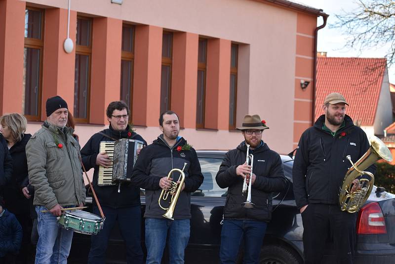 V sobotu se v Ločenicích uskutečnil tradiční Masopust.