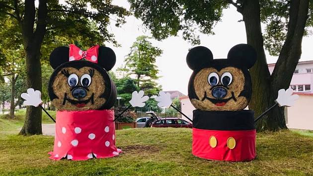 V Lišově, u rybníka Horní, je ušatá Minnie a Mickey.
