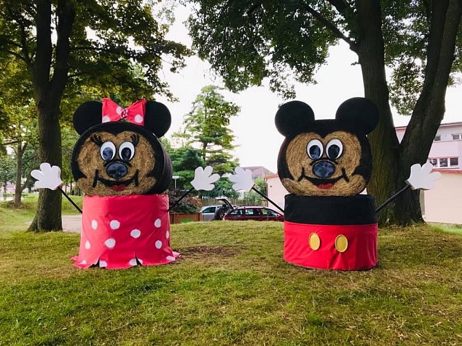 V Lišově, u rybníka Horní, je ušatá Minnie a Mickey.