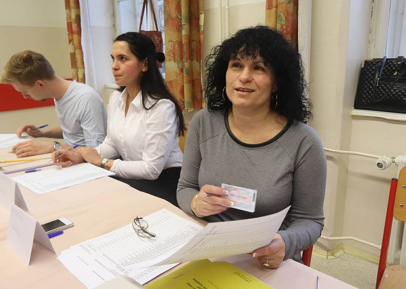 Prezidentské volby v českobudějovické České ulici v gymnaziu.