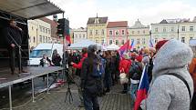 Demonstrace a pochodu za svobodu v Českých Budějovicích se zúčastnilo asi pět stovek lidí. Na průběh akce dohlížela policie.