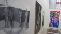 Unikátní výstavu MEN aneb Mužské tělo ve sbírce Roberta Runtáka lze zhlédnout do 2. října v Alšově jihočeské galerii. 125 děl - obrazů, soch, krátkých filmů, plastik i fotografií českých i zahraničních umělců je rozděleno do čtyř celků.