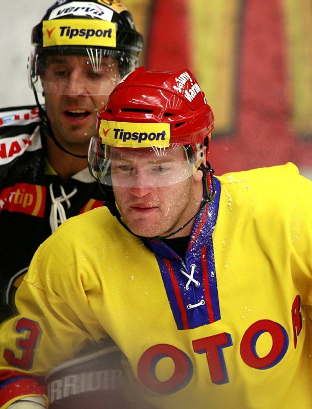 Utkání  Tipsport hokejové extraligy mezi HC Mountfield České Budějovice a HC Verva Litvínov. Domácí celek nastoupil ve slavnosních retro dresech při příležitosti výročí 85 od založení klubu