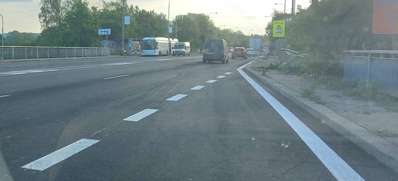 Strakonická ulice v Českých Budějovicích už má k 20. 5. 2022 hotové opravy od Plzeňské k mostu přes Vltavu.