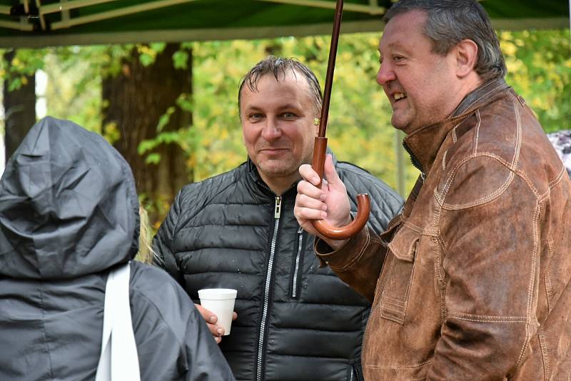 Farmářské trhy mohli lidé navštívit v Bedřichových sadech v Týně nad Vltavou.