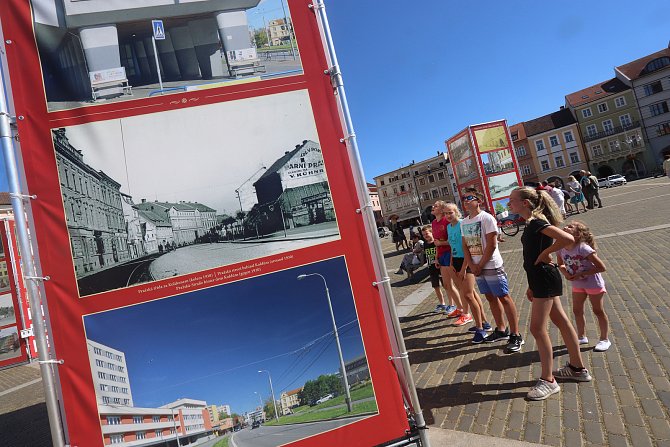 Když století městem proletí ,výstava velkoformátových fotografií v Českých Budějovicích na náměstí Přemysla Otakara II