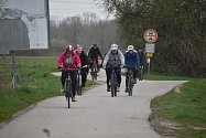 Cyklisté v neděli 31. března 2024 vyrazili na stezku mezi Českými Budějovicemi a Hlubokou nad Vltavou i za pískového smogu.