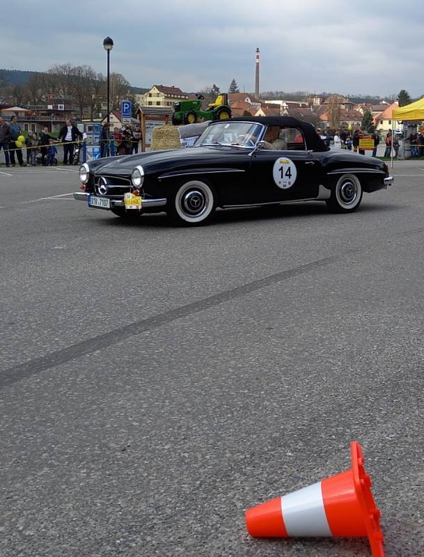 Kontrolní test veteránské rallye Spring Classic v Týně nad Vltavou.