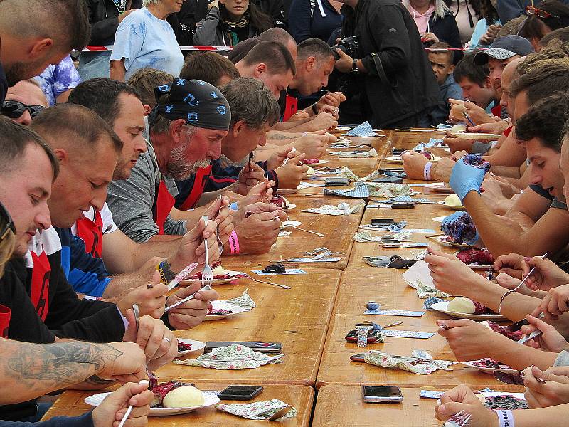 V Borovanech u Českých Budějovic se od 9. do 10. července uskutečnil rodinný festival Borůvkobraní. Po dvouleté přestávce se na pestrý program vrátila i soutěž o největšího jedlíka borůvkových knedlíků.