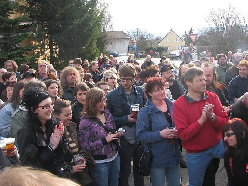 V publiku sobotního koncertu skupiny Plastic People of The Universe nechyběli ani pamětníci nechvalně proslulé akce.