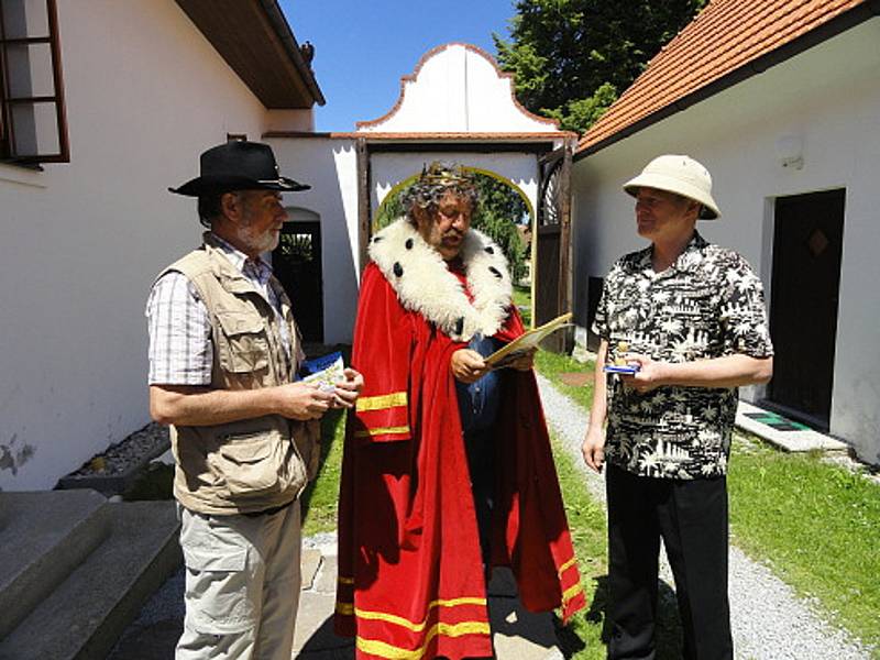 V tomto jihočeském stavení proběhla unikátní akce předání dekretu k založení Pohádkové infokanceláře na Velikonočním ostrově.