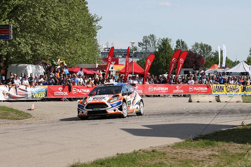 Rallye Český Krumlov má za sebou první etapu