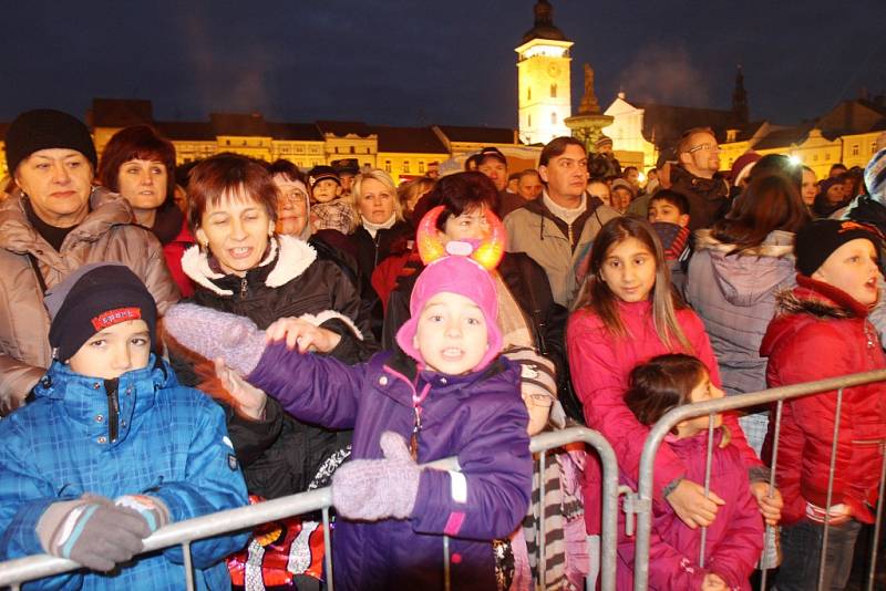 Rozsvícení vánočního stromečku a adventní trhy na českobudějovickém náměstí.