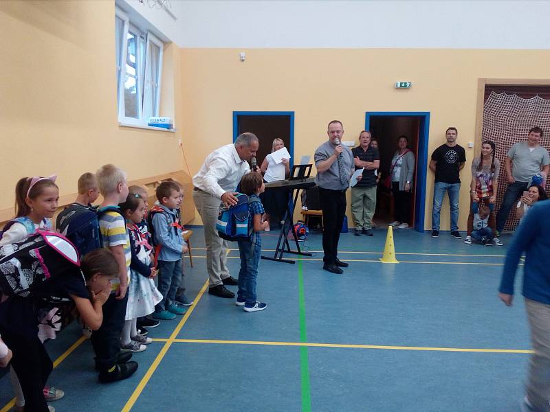 První školní den v ZŠ Borek.