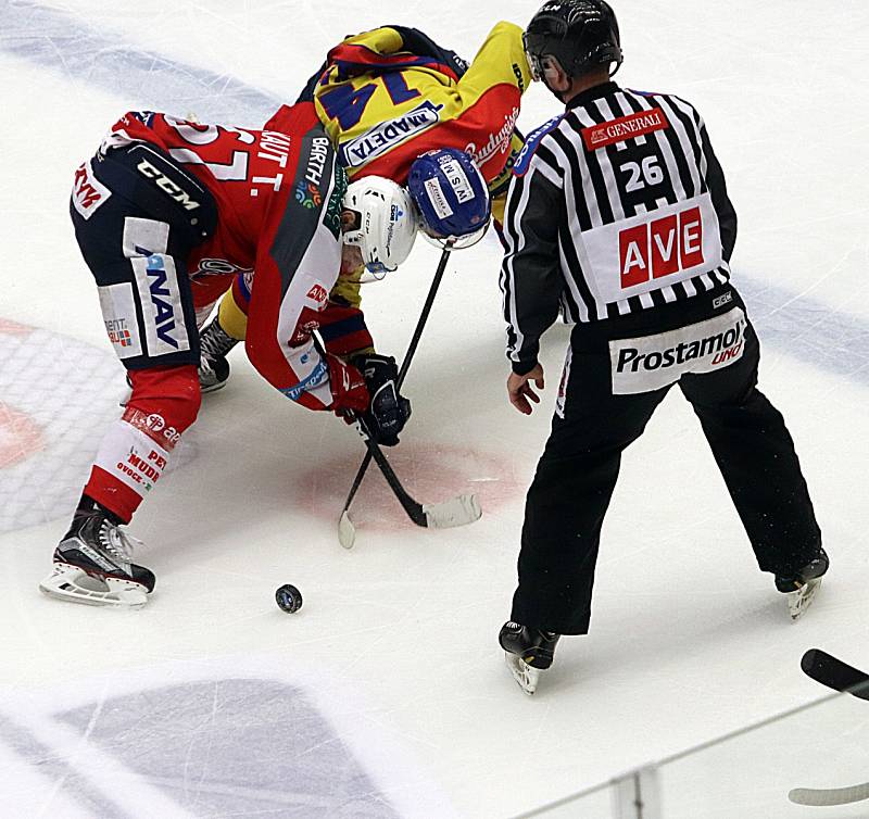 Z utkání 11. kola baráže o hokejovou extraligu ČEZ Motor České Budějovice - HC Dynamo Pardubice v českobudějovické Budvar Aréně.