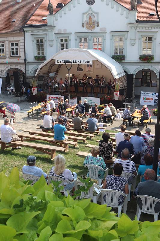 Žižkovo náměstí v Trhových Svinech zaplnily od pátku do neděle davy lidí, aby si poslechly Festival dechových hudeb Karla Valdaufa 2019.