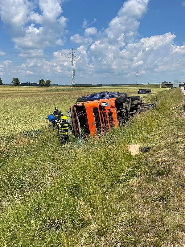 Nehoda kamionu na D3 u Veselí nad Lužnicí.