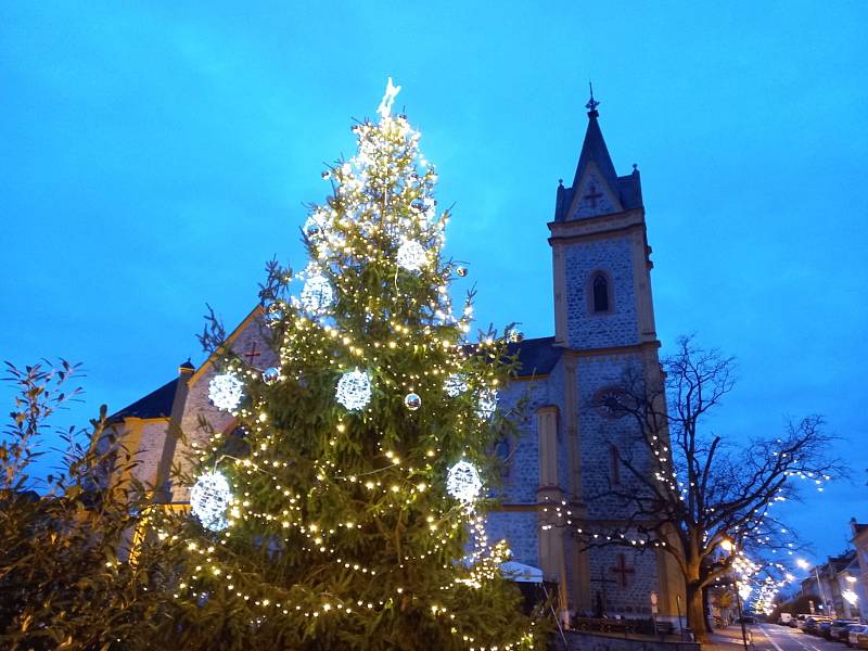 Vánoční výzdoba v Hluboké nad Vltavou.