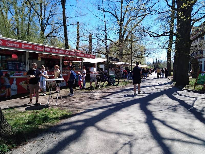 Letní počasí vylákalo do ZOO Hluboká nad Vltavou davy lidí.