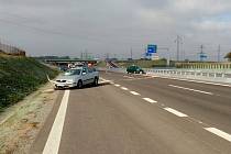 Nehoda dvou osobních vozidel komplikovala dopravu mezi Lišovem a Českými Budějovicemi.