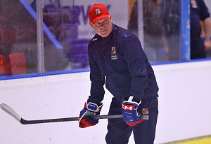 Trenér české hokejové reprezentace Radim Rulík na ledě Budvar arény.