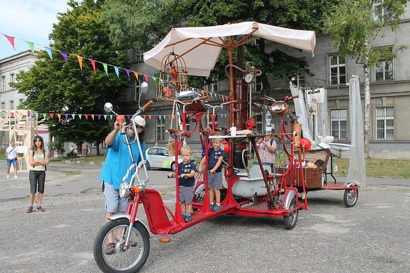 Maker Faire neboli přehlídka různých vynálezů přitáhla v sobotu od deseti hodin do českobudějovické "Žižkárny" davy návštěvníků.