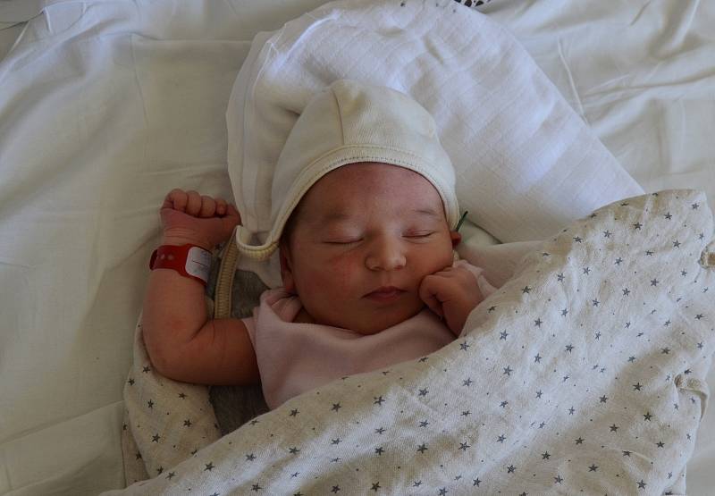 Ve Varvažově bude poznávat svět novorozená Rozálie Roreitnerová. Dcera Aleny a Roberta Roreitnerových se narodila 15. 6. 2021 ve 20.22 h., vážila 3,50 kg. Foto: Jana Krupauerová