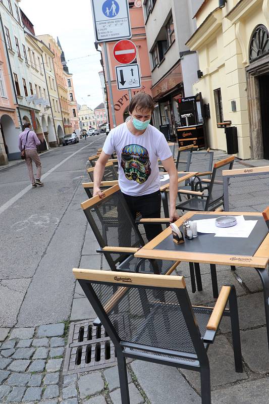 V Českých Budějovicích se otevírají předzahrádky i obchody v prodejních centrech.