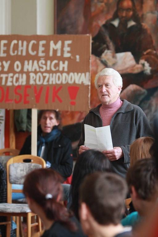 Studenti na gymnáziu v Třeboni.