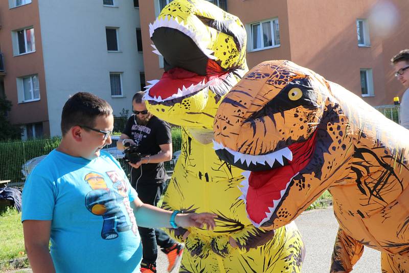 Kuchař Pepa Nemrava z Borovan, imitátor Petr Jablonský a budějovický kuchař Honza Krob podpořili a pobavili klienty i hosty budějovického Autis Centra.