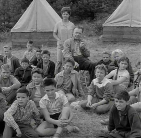 Antonín Panenka si rád zahrál v komparzu filmu Objev na Střapaté hůrce. Letní tábor filmaři zřejmě natočili v západní části Šumavy.