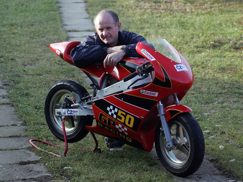 První titul pro nejlepšího živnostníka Jihočeského kraje získal Adolf Sieber z Českého Krumlova, který nabízí tři typy okruhových motocyklů pro juniorské jezdce od sedmi, deseti a dvanácti let.