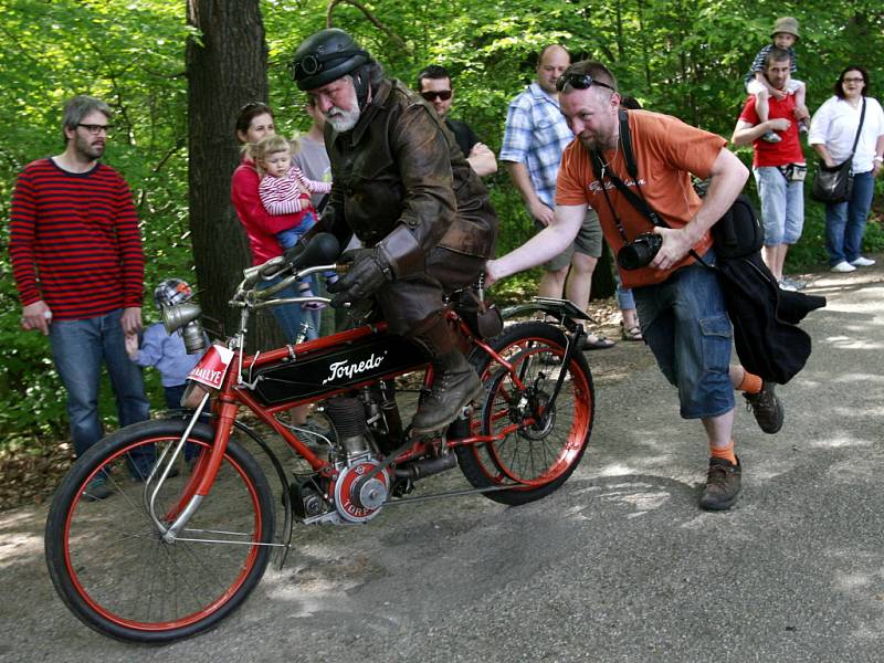 42. ročník Mezinárodní veterán rallye, kterou pořádá českobudějovický AMK a Veterán car club v areálu kempu Křivonoska.