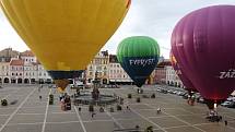 Čtyři horkovzdušné balony vzlétly ve čtvrtek v ranních hodinách z českobudějovického náměstí Přemysla Otakara II.