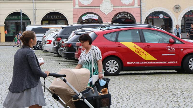 Dopravní situace na českobudějovickém náměstí.