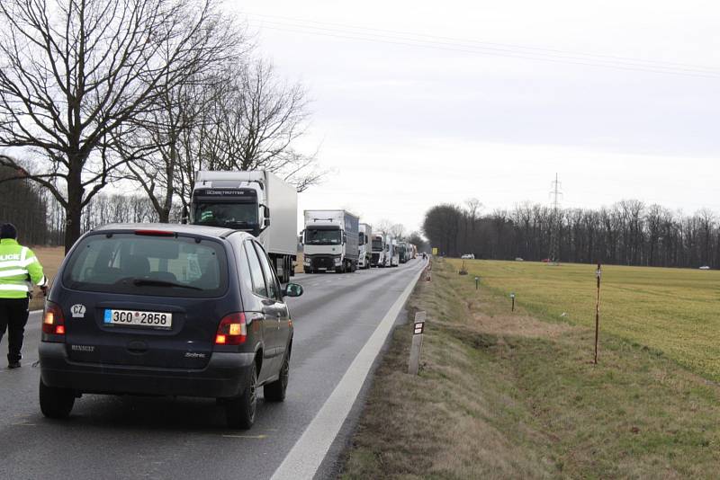 Havárie u Dasného zablokovala silniční tah Budějovice - Písek v sobotu 29. 2. 2020 dopoledne. Policie předpokládá odklon dopravy až do 13 hodin.