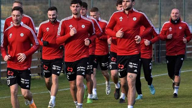 Fotbalisté Dynama zahájili v pondělí na Složišti zimní přípravu na jarní část I. ligy.
