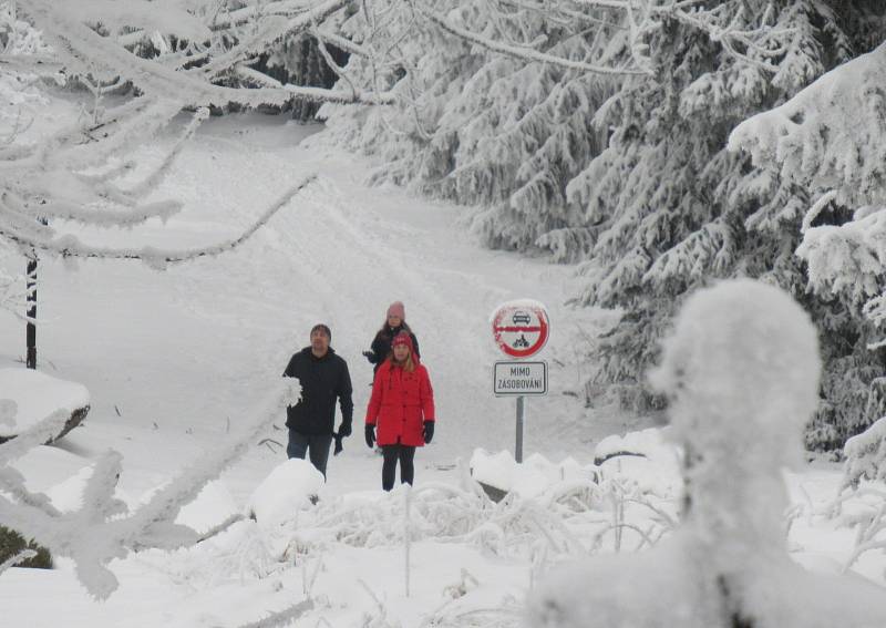 V sobotu 9. ledna přilákala sněhová nadílka mnoho lidí na lipenskou sjezdovku, otevřeno měl i nejvýše položený hrad v České republice, Vítkův Hrádek.