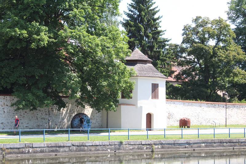 Výstava umění ve městě má vernisáž 15. 6. v Galerii Mariánská.