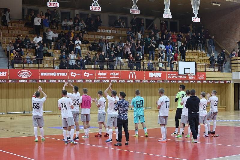 Futsalisté Absolutu prohráli v pohárovém semifinále s hvězdami nabitou Chrudimí 1:6.