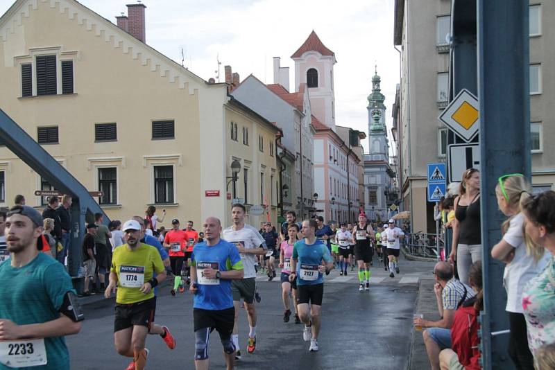 Závodníci Mattoni 1/2Maratonu 2016 v Českých Budějovicích.