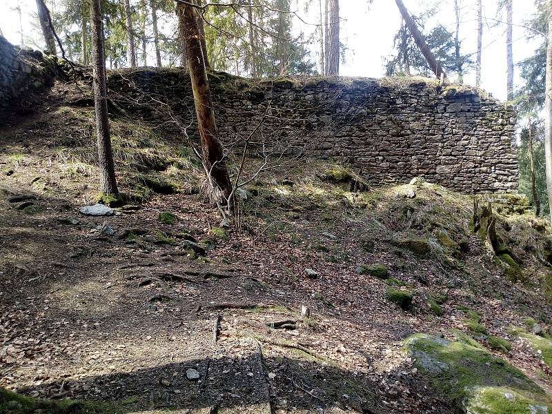 Vydejte se na výlet na rozhlednu Hradištský vrch a hrad Sokolčí i vy.