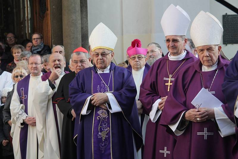 Pohřeb emeritního biskupa Jiřího Paďoura.