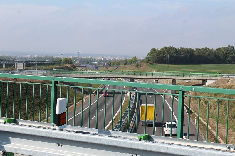 Dálnice D3 v úseku mezi Borkem a Úsilným byla ve středu 27. září slavnostně uvedena do zkušebního provozu. Pro řidiče se otevírala odpoledne. Od Českých Budějovic se bude najíždět přes lišovskou silnici.