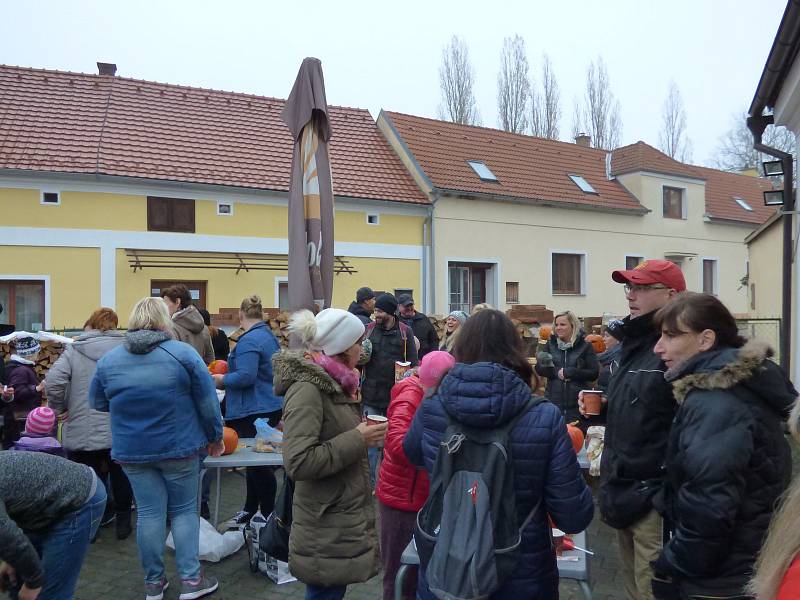 V sobotu se v Kamenném Újezdu uskutečnilo tradiční dýňování.