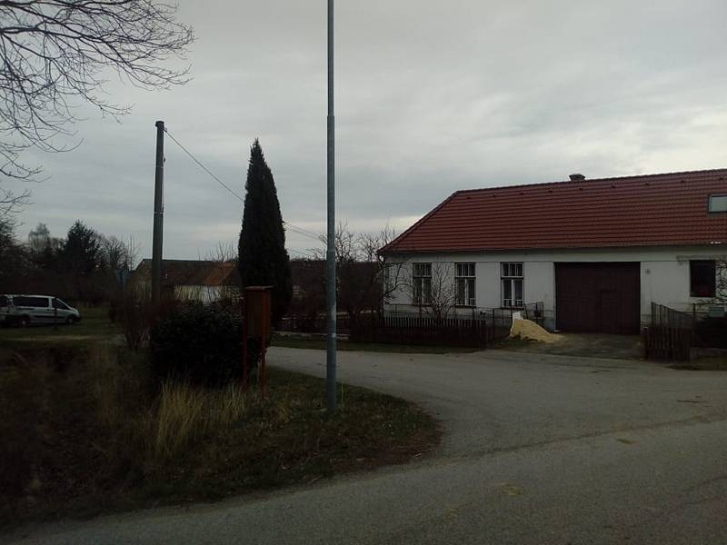 V obcích v okolí městyse Dolního Bukovska na Českobudějovicku je nyní prázdno. Vypadá to, jakoby se na vesnicích zastavil čas.