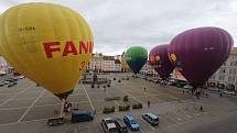 Čtyři horkovzdušné balony vzlétly ve čtvrtek v ranních hodinách z českobudějovického náměstí Přemysla Otakara II.