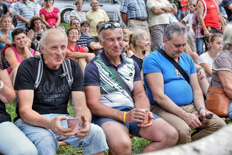 Návštěvníci Dřevorubeckých slavností fandili závodníkům, kteří bojovali o titul "Král dřevorubců 2018".