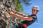 Na skále nad Vltavou mezi Hlubokou a Purkarcem je nová via ferrata, vhodná je i pro rodiny s fyzicky zdatnými dětmi.