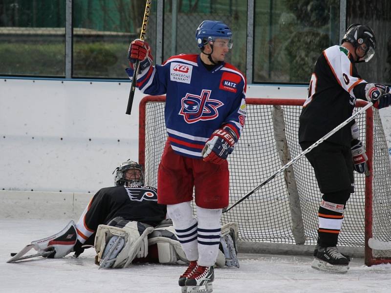 Béčko David servisu porazilo Kuki Boys v jejich aréně 11:4. 